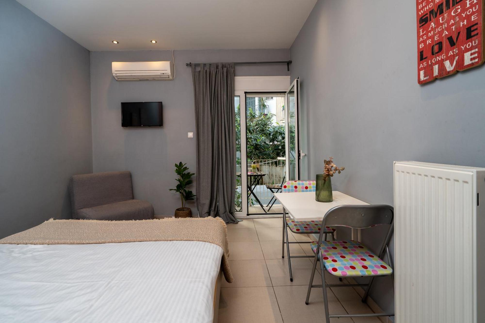 Ideally Located Apartment In Central Афины Экстерьер фото